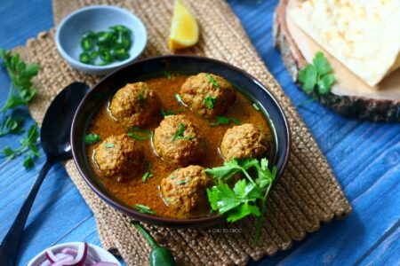 Beef Kofta Curry (Pakistani Meatballs Curry) - Chili To Choc