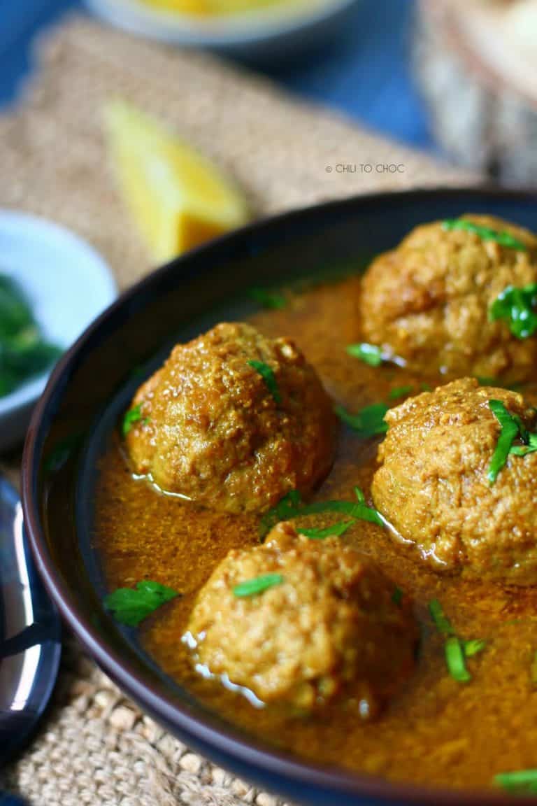 Beef Kofta Curry (Pakistani Meatballs Curry) - Chili To Choc