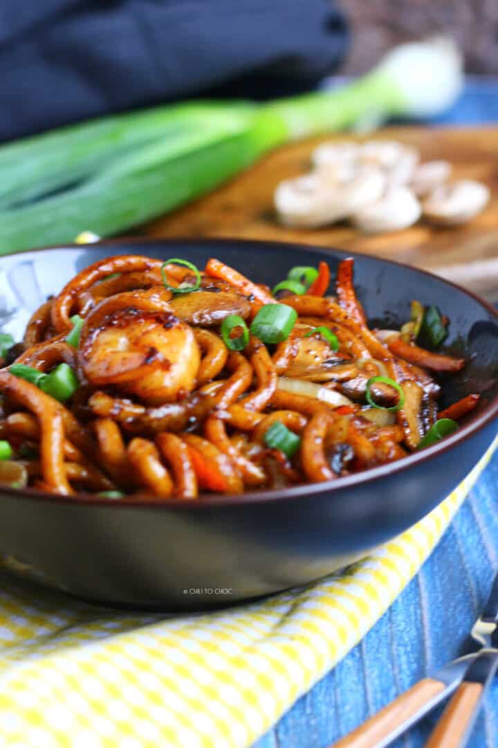 Yaki Udon with Shrimp (Japanese Stir Fried Noodles) - Chili to Choc