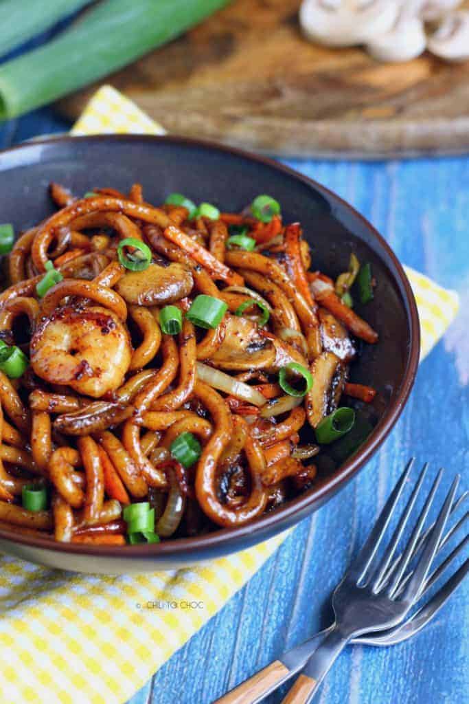 Yaki Udon with Shrimp (Japanese Stir Fried Noodles) - Chili to Choc