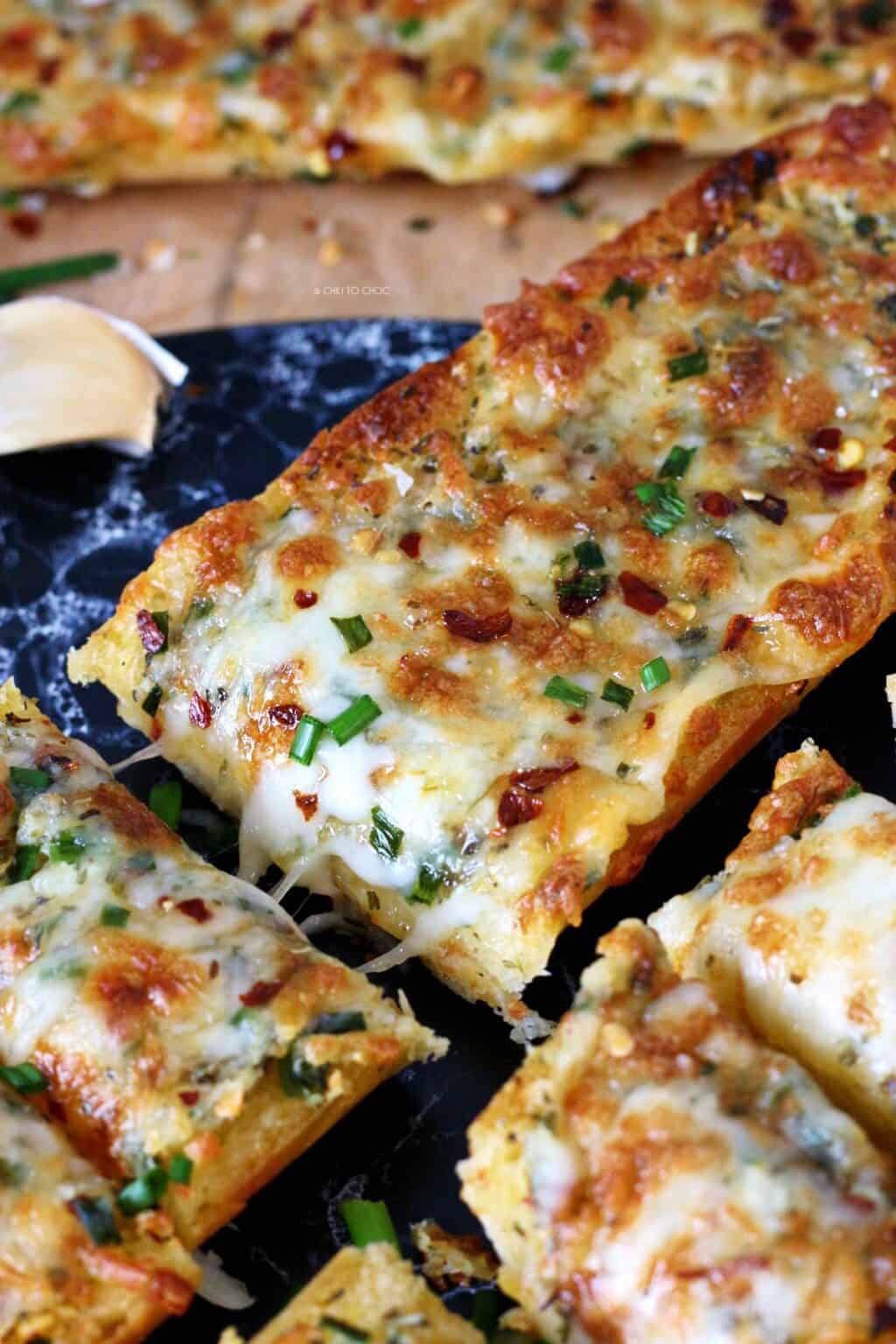 Cheesy Garlic Bread in Air Fryer (Plus Oven) - Chili to Choc