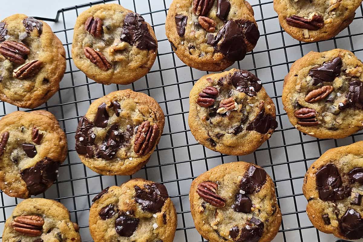 Cookies cooling on a wire rack.